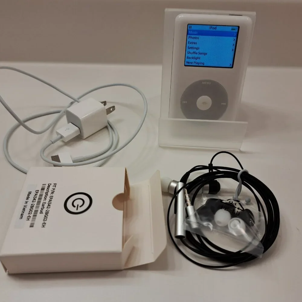 Apple iPod Photo classic 4th Generation 30GB White New Battery